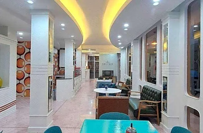 Roomquest Pratunam 4*